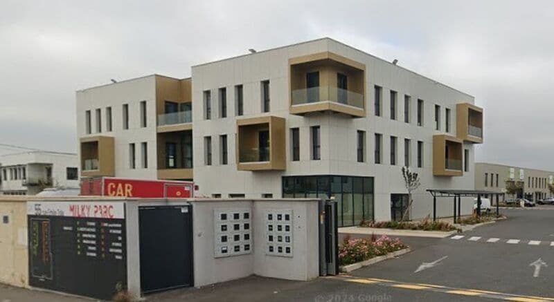Light Industrial in Décines-Charpieu to rent - Building Photo - Image 1 of 1