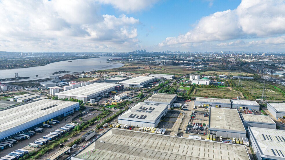 Choats Rd, Dagenham to rent - Building Photo - Image 2 of 23