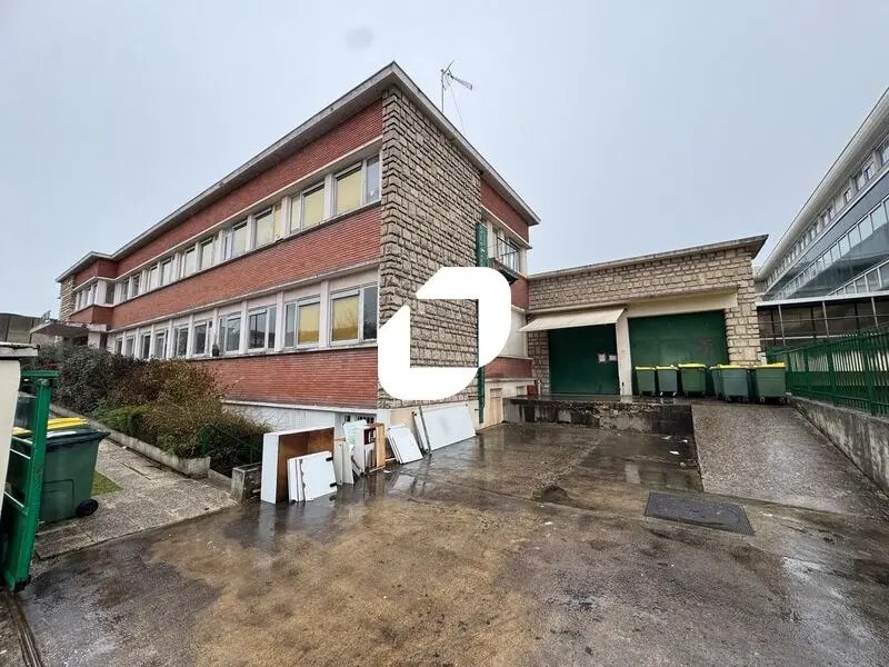 Location Local d'activités 1 500 m² - Photo 1