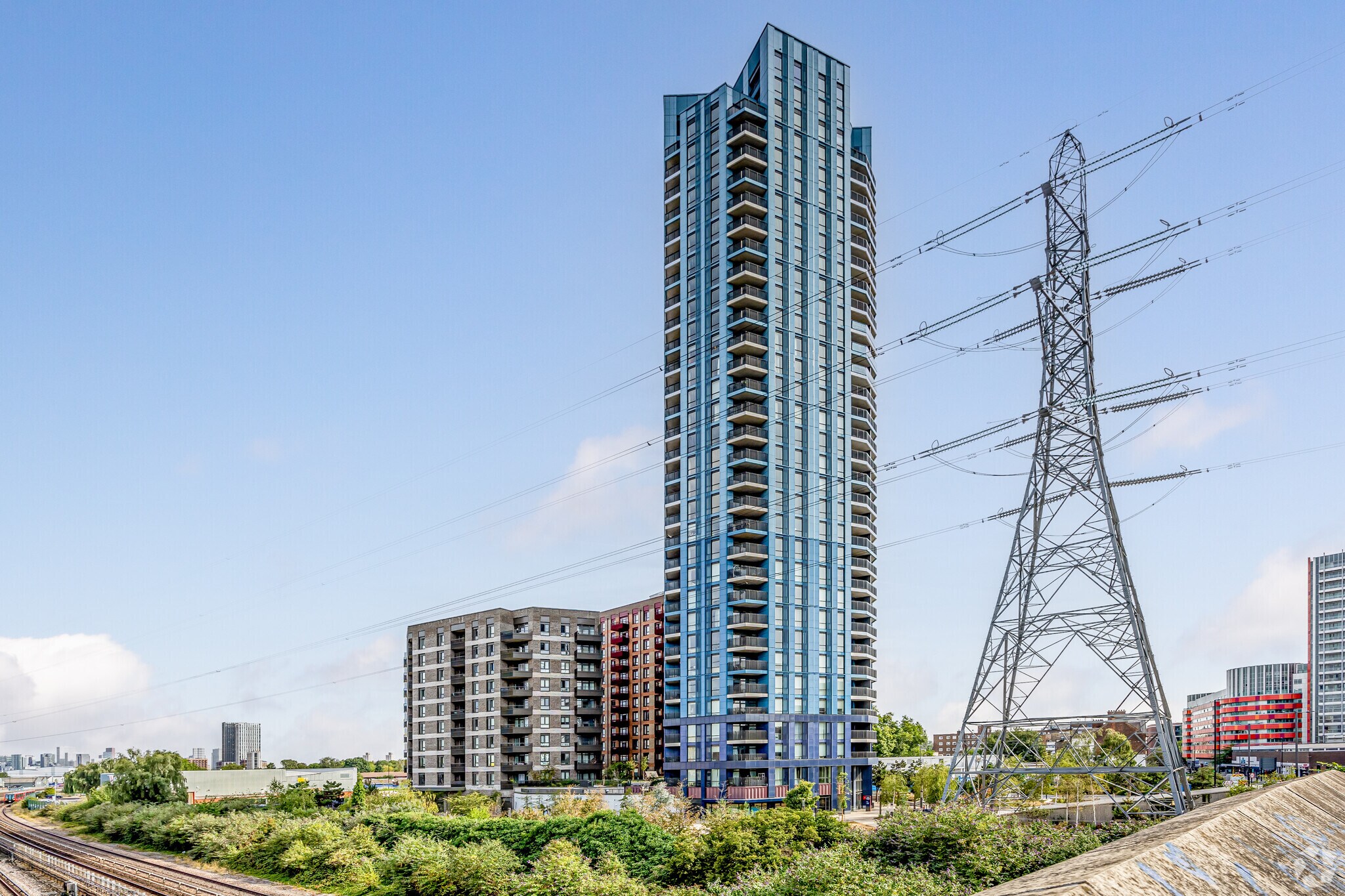 300 Manor Rd, London to rent Primary Photo- Image 1 of 6