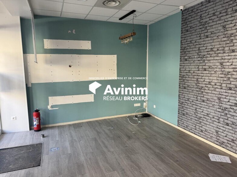 Retail in Mions to rent - Interior Photo - Image 2 of 8