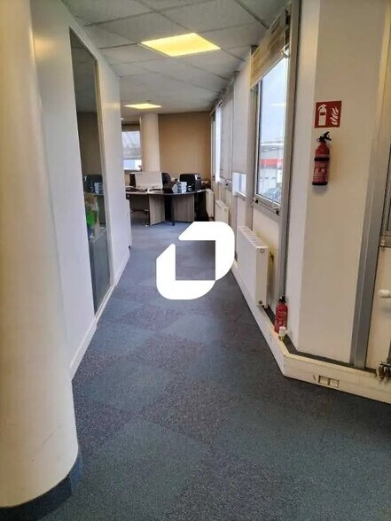 Office in Nanterre to rent - Interior Photo - Image 3 of 8