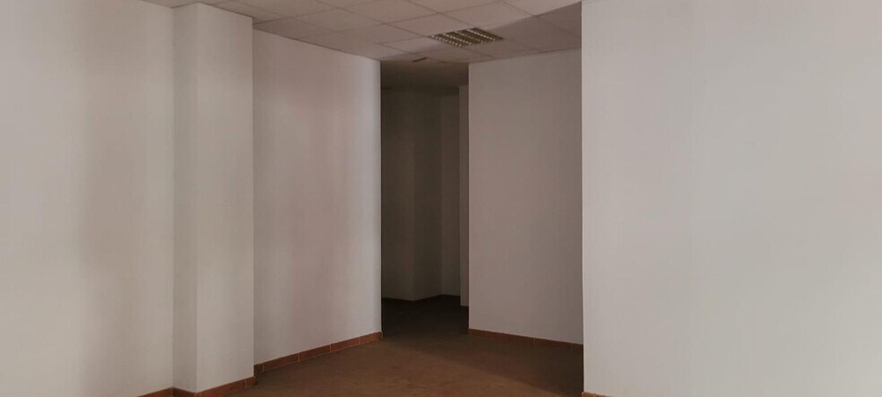 Retail in Cáceres, Cáceres to rent - Interior Photo - Image 1 of 4