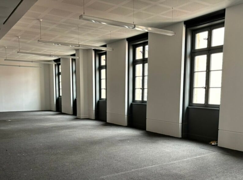 Office in Lyon to rent - Building Photo - Image 3 of 14