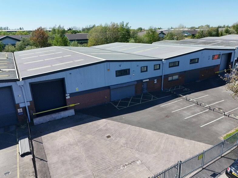 Textilose Rd, Manchester to rent - Building Photo - Image 2 of 8