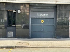 Retail in Paris to rent Building Photo- Image 1 of 2