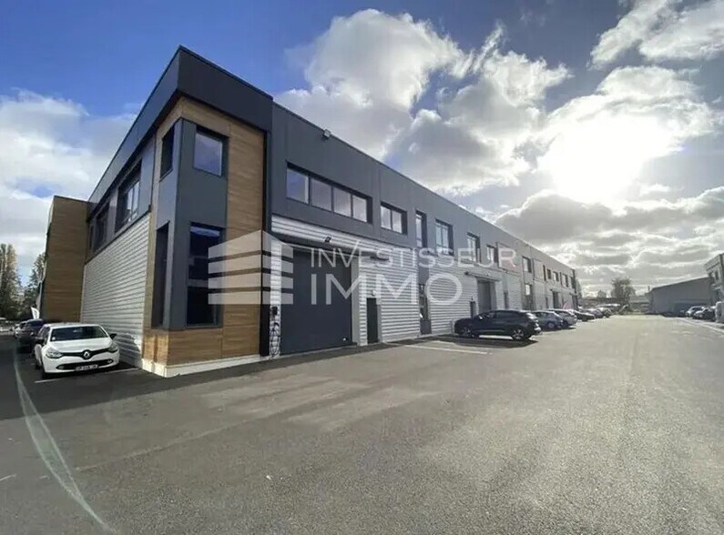 Light Industrial in Villeneuve-la-Garenne to rent - Building Photo - Image 2 of 7