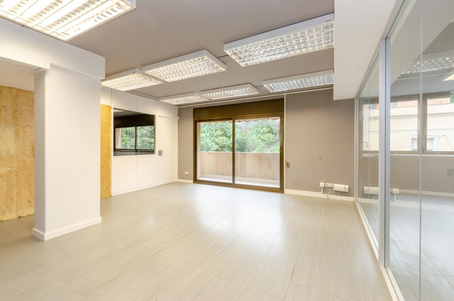 Office in L'Hospitalet de Llobregat, Barcelona to rent Interior Photo- Image 1 of 31