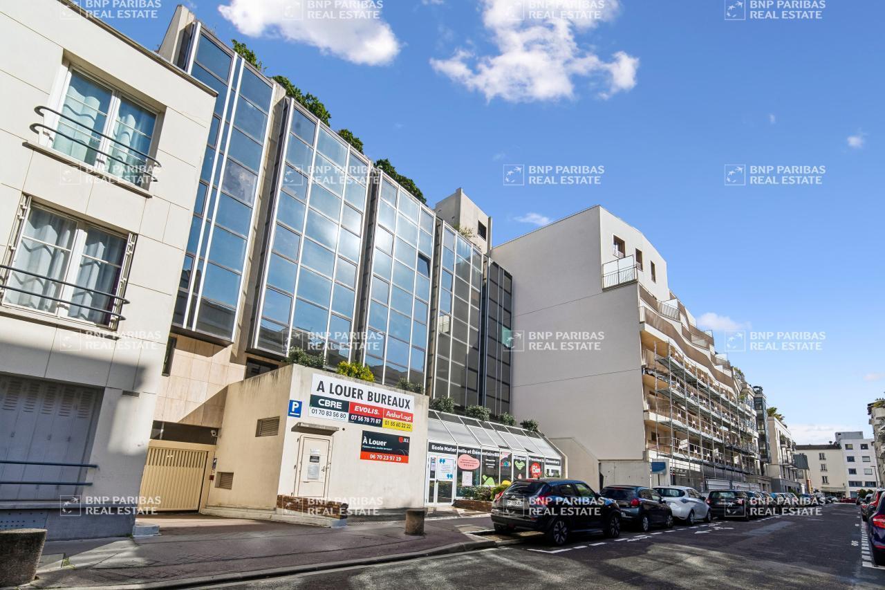 Office in Boulogne-Billancourt to rent Building Photo- Image 1 of 12