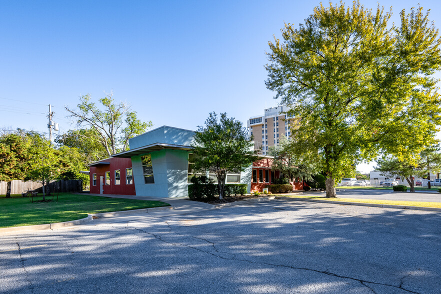 701 SW F Ave, Lawton, OK for sale - Primary Photo - Image 1 of 23