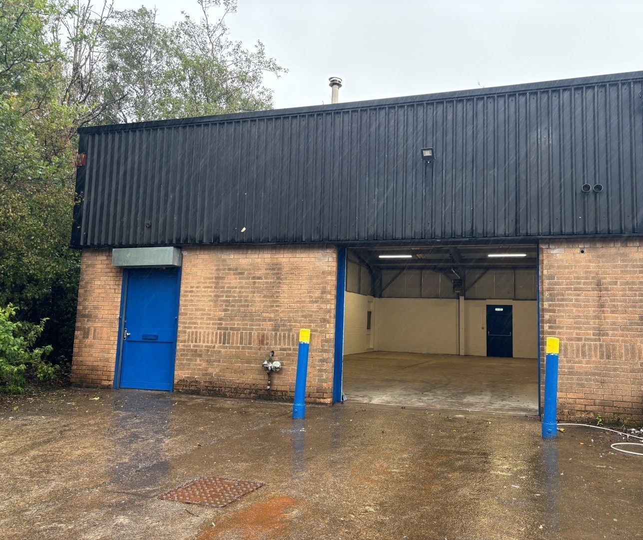 Caledonian Pl, Glengarnock to rent Building Photo- Image 1 of 4