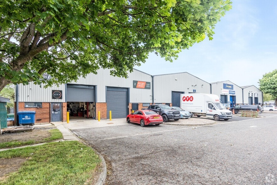 Cleveland St, Darlington to rent - Primary Photo - Image 1 of 2