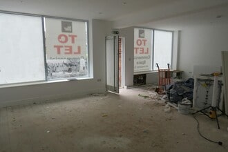 188 Beacon Hill Rd, Fleet to rent Interior Photo- Image 1 of 3