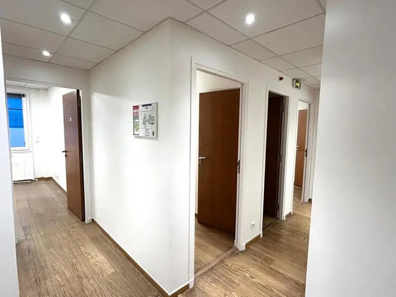 Office in Paris for sale - Interior Photo - Image 3 of 22