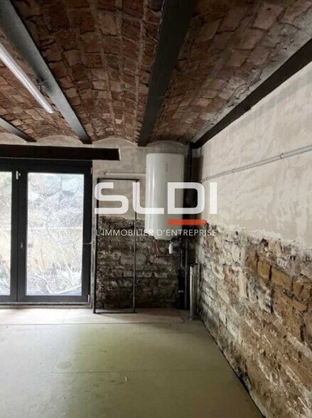Light Industrial in Neuville-sur-Saône to rent - Interior Photo - Image 3 of 10