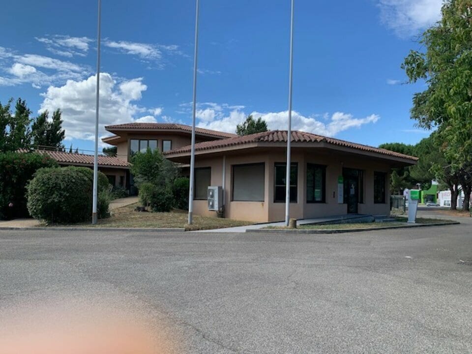 Office in Avignon for sale Building Photo- Image 1 of 12