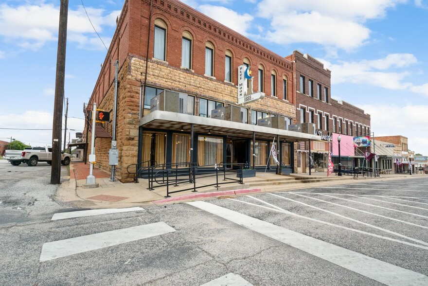 100 N Texas St, De Leon, TX for sale - Building Photo - Image 1 of 39