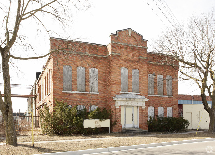 343 Lawrence Ave, Adrian, MI for sale - Primary Photo - Image 1 of 1