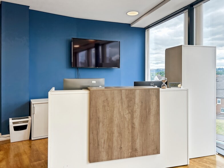 Cromac St, Belfast to rent - Interior Photo - Image 2 of 10