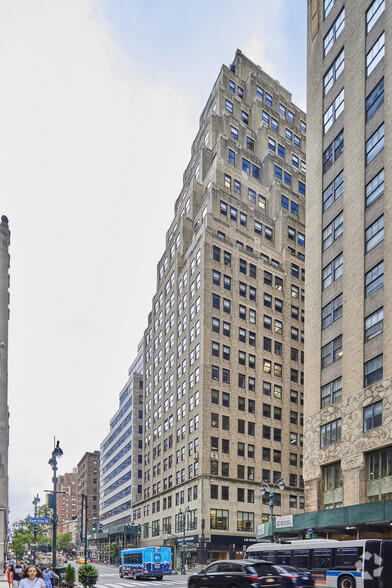 370 Lexington Ave, New York, NY for rent - Building Photo - Image 2 of 4