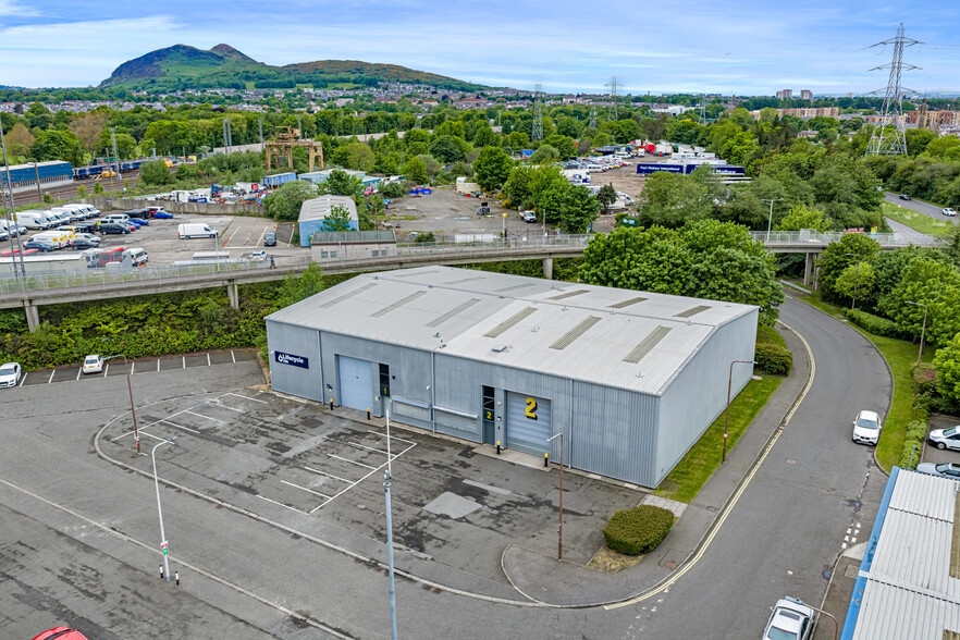 2 Sir Harry Lauder Rd, Edinburgh to rent - Building Photo - Image 3 of 8