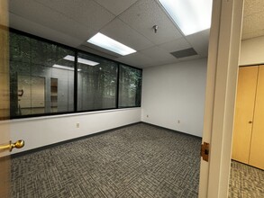 2200 Defense Hwy, Crofton, MD for rent Interior Photo- Image 2 of 4