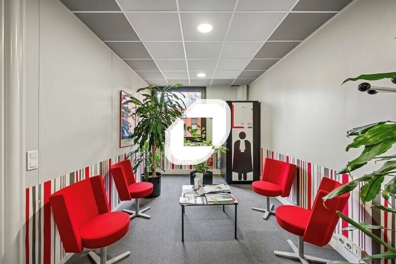 Office in Montigny-le-Bretonneux for sale - Interior Photo - Image 2 of 18