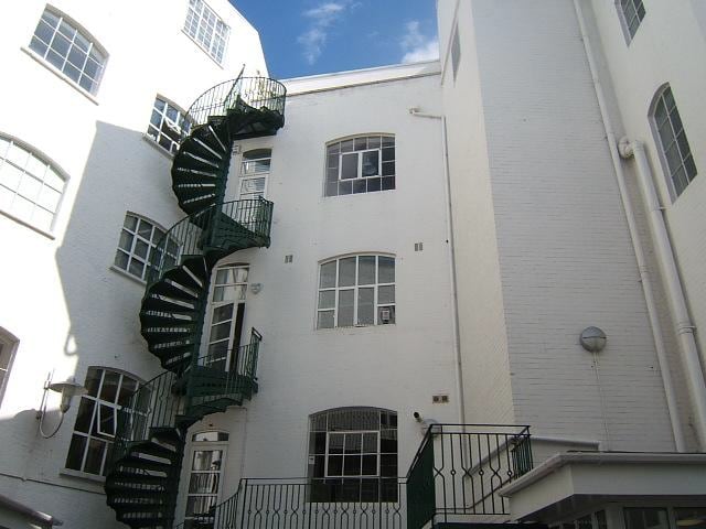 36 Woodstock Grove, London to rent - Building Photo - Image 3 of 5