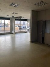 Retail in 31 Place Du 14 Juillet, Moissy-Cramayel to rent Interior Photo- Image 2 of 5