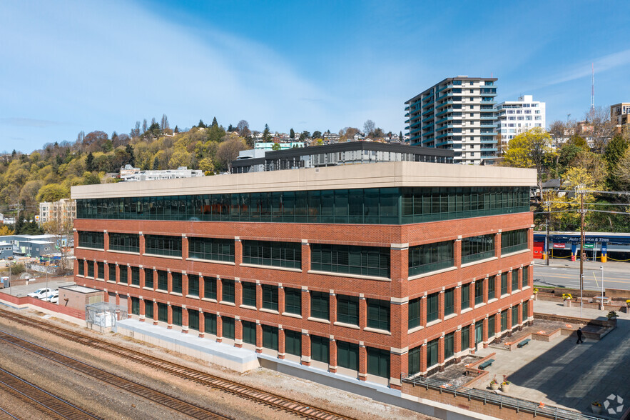 351 Elliott Ave W, Seattle, WA for rent - Building Photo - Image 3 of 65