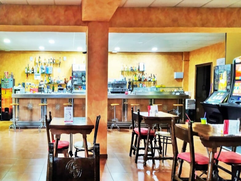 Retail in Terrassa, Barcelona to rent - Interior Photo - Image 3 of 3