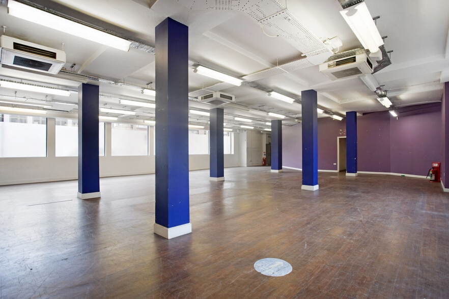 583 Fulham Rd, London to rent - Interior Photo - Image 3 of 9