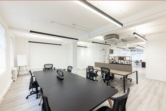 19 Margaret St, London to rent Interior Photo- Image 2 of 6