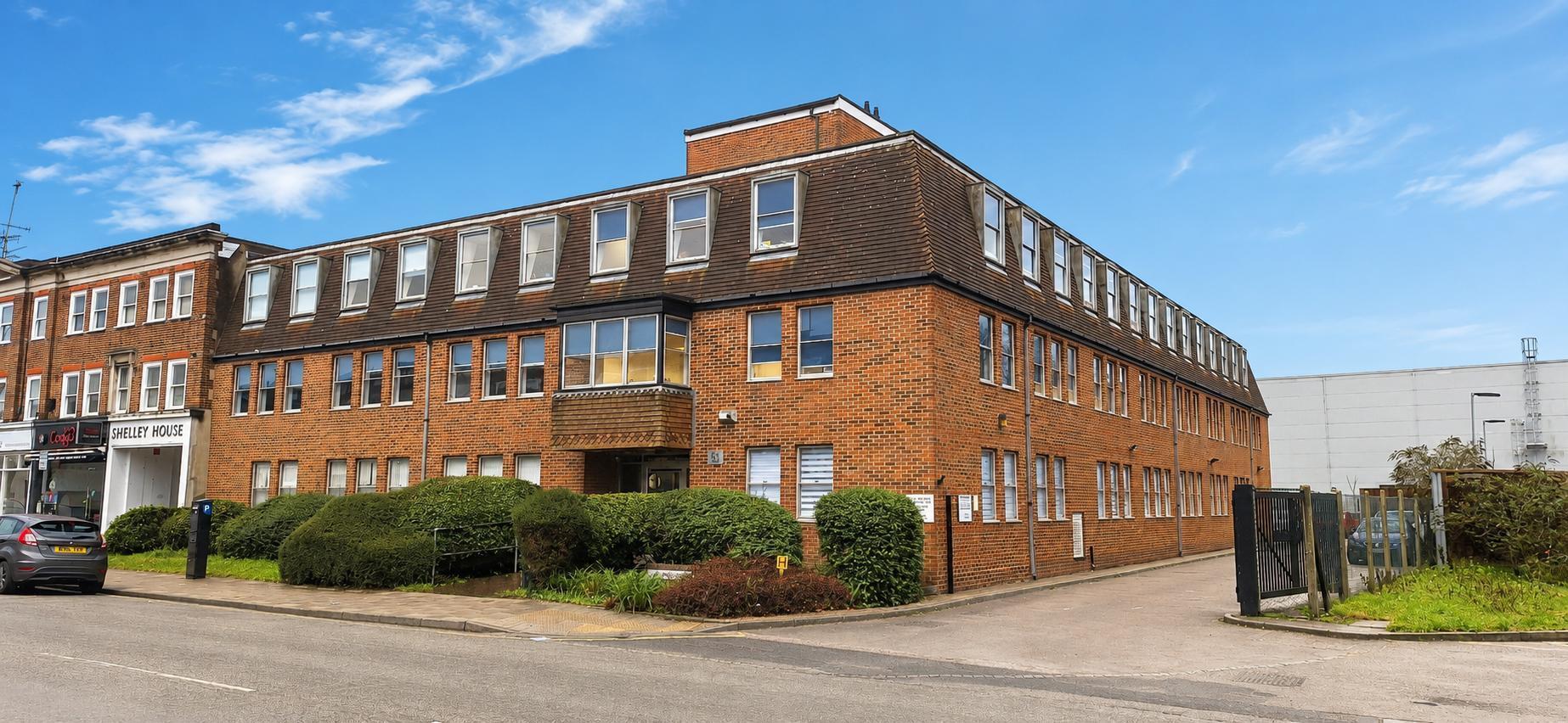 51 Bishopric, Horsham to rent Building Photo- Image 1 of 9