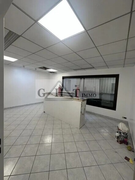 Office in Ris-Orangis to rent - Interior Photo - Image 3 of 11