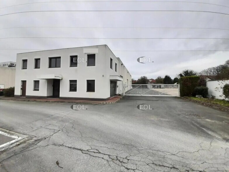 Light Industrial in Vitry-sur-Seine to rent - Building Photo - Image 2 of 17