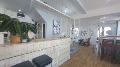 13-14 Market Pl, Stoke Hammond to rent Interior Photo- Image 2 of 5