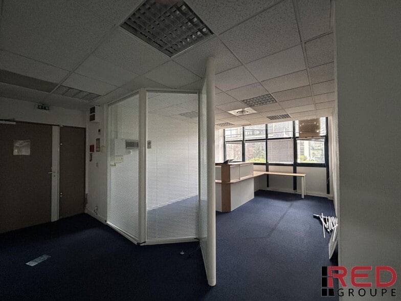 Office in Aix-en-Provence for sale - Interior Photo - Image 3 of 6