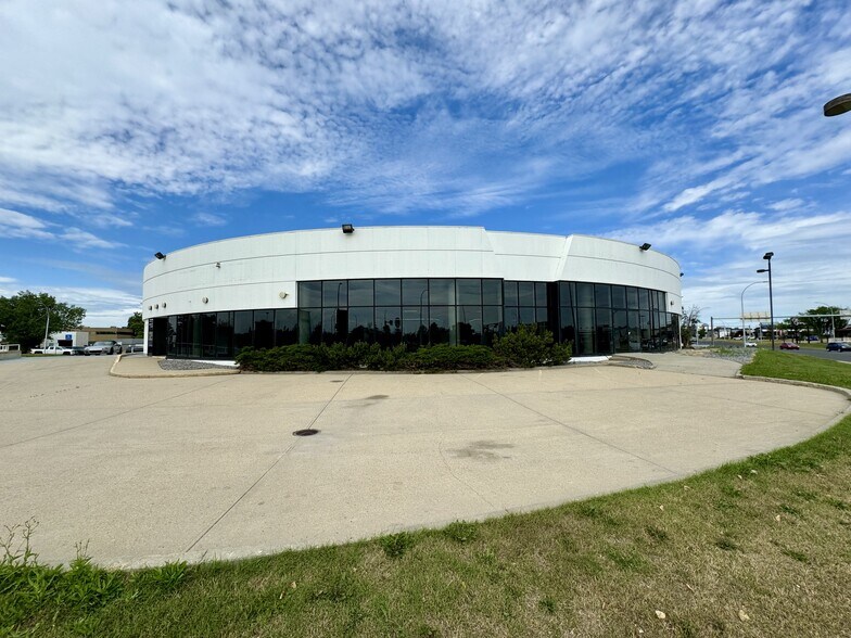 17250 Stony Plain Rd, Edmonton, AB for rent - Building Photo - Image 1 of 7