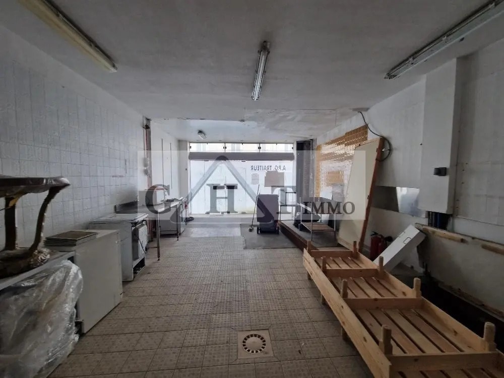 Location Commerce 155 m² - Photo 1