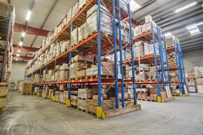 Location Entrepôt 2 738 m²