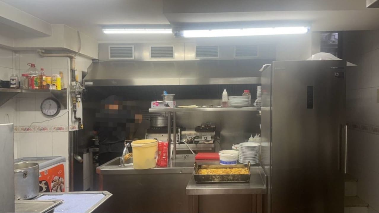 Retail in L'Hospitalet de Llobregat, Barcelona to rent Interior Photo- Image 1 of 2