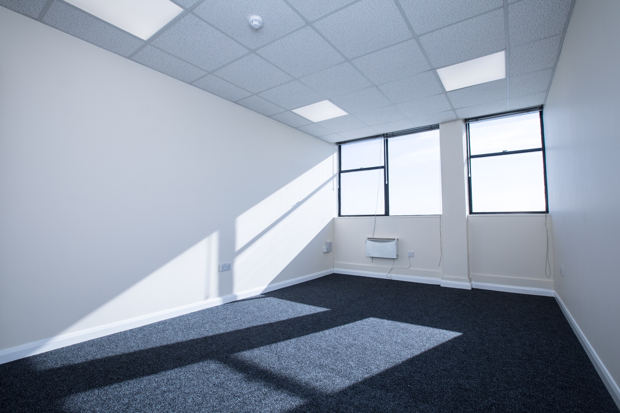 Rankine Rd, Basingstoke to rent Building Photo- Image 1 of 6