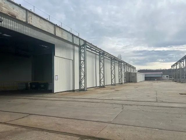 Vente Local d'activités 5 500 m² - Photo 1