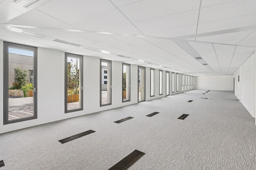 Office in Villeurbanne to rent - Building Photo - Image 1 of 17