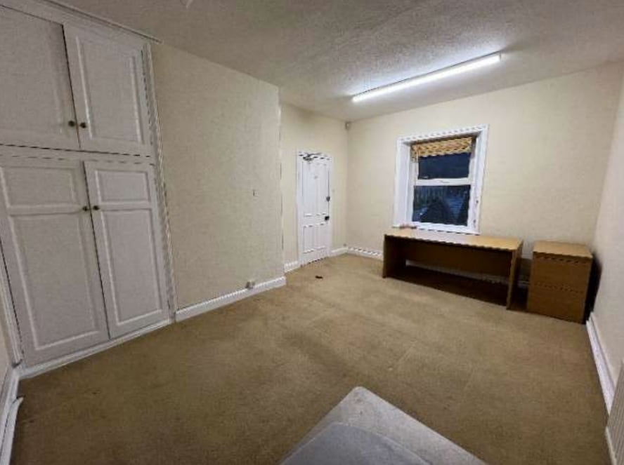 196 Huddersfield Rd, Meltham to rent Interior Photo- Image 1 of 1