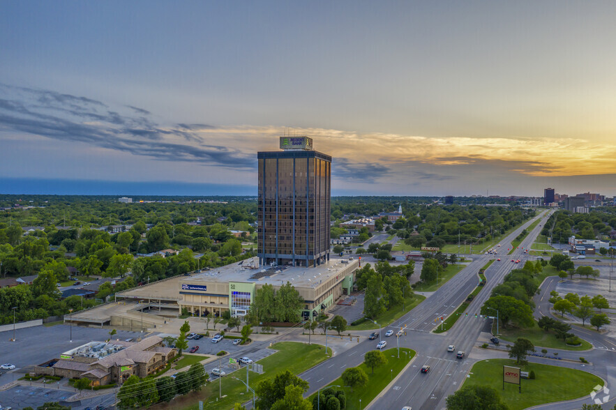 1900 NW Expressway, Oklahoma City, OK for rent - Aerial - Image 2 of 28