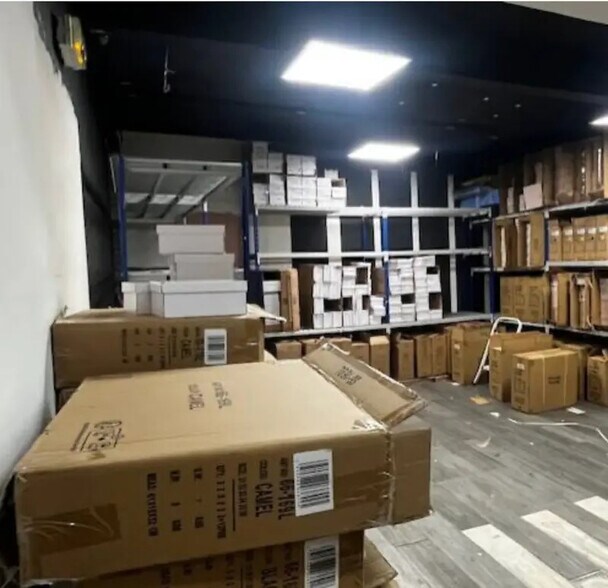 Retail in Paris to rent - Building Photo - Image 3 of 5