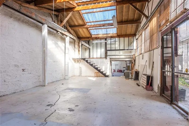 Retail in Paris for sale - Interior Photo - Image 1 of 12