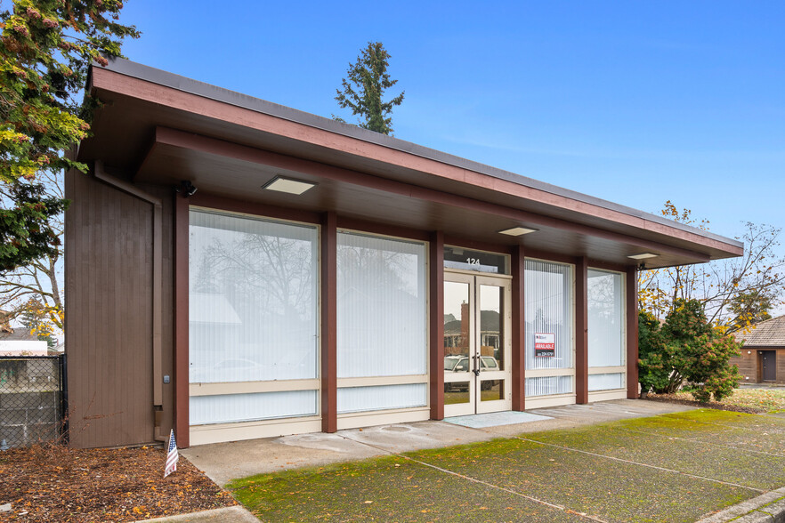 124 Berkeley Ave, Molalla, OR for sale - Building Photo - Image 1 of 33